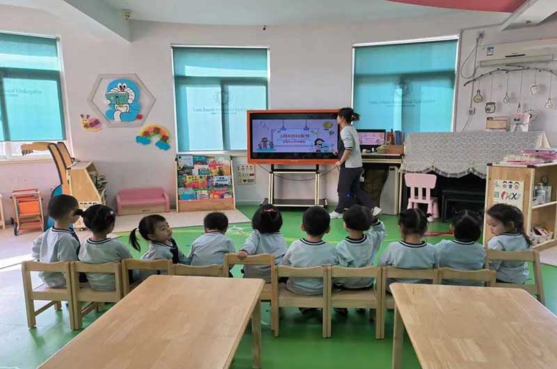 “一路生花”——卓锦万代兰幼稚园（长江园）女神节活动   
